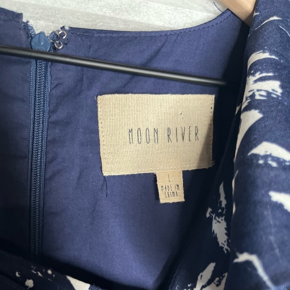 MOON RIVER Navy &
White Print Ruffle Trim
Romantic Romper Size L - Picture 4 of 11